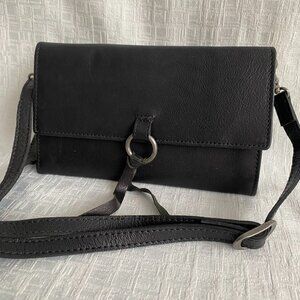 Spikes & Sparrow Black Leather Crossbody Wallet Bag